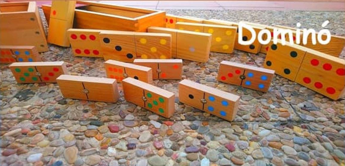 Domino juego de madera
